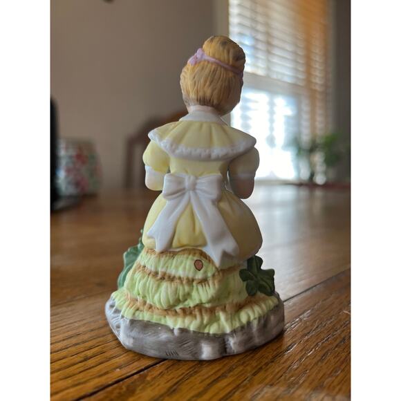 Little Miss Muffet Ceramic Figurine. 4.5" Tall. - Picture 2 of 3